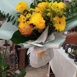 Ramo Encantador de flores amarillas - Imagen 1